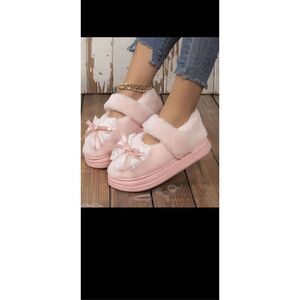 Fluffy Soft platform slipper with bow decor, non slip soles. They are so comfy !